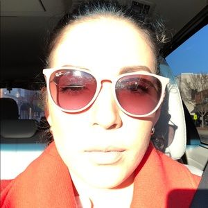 Meet your Posher, Debbie